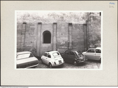 Vorderseite von Claussen, Peter Cornelius [https://www.deutsche-digitale-bibliothek.de/content/lizenzen/rv-fz/] CattedraleNordfassade - Detail, Ostteil: Wand der Krypta, bh219609_recto. Foto: Claussen, Peter Cornelius.