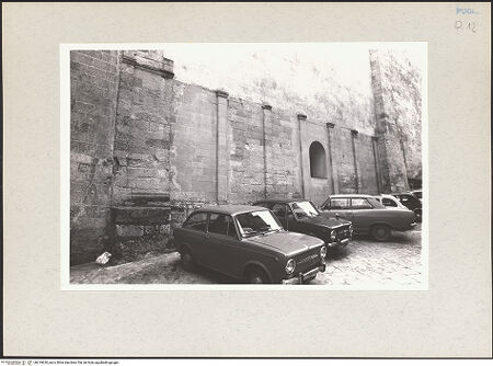 Vorderseite von Claussen, Peter Cornelius [https://www.deutsche-digitale-bibliothek.de/content/lizenzen/rv-fz/] CattedraleNordfassade - Detail, Ostteil: Wand der Krypta, bh219620_recto. Foto: Claussen, Peter Cornelius.