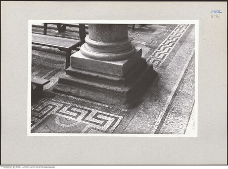 Vorderseite von Claussen, Peter Cornelius [https://www.deutsche-digitale-bibliothek.de/content/lizenzen/rv-fz/] CattedraleNordseitenschiff und Pfeiler der nördlichen Arkade - Sockel einer Säule der Nordarkade, bh219627_recto. Foto: Claussen, Peter Cornelius.