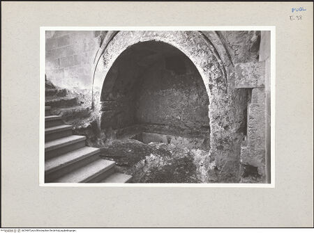 Vorderseite von Claussen, Peter Cornelius [https://www.deutsche-digitale-bibliothek.de/content/lizenzen/rv-fz/] CattedraleKrypta - Südlicher Treppenaufgang und Arkosolgrab, bh219647_recto. Foto: Claussen, Peter Cornelius.