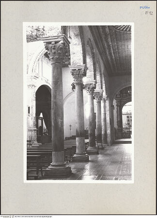 Vorderseite von Claussen, Peter Cornelius [https://www.deutsche-digitale-bibliothek.de/content/lizenzen/rv-fz/] CattedraleSüdseitenschiff und Pfeiler der südlichen Arkade - Blick von Südwesten, bh219657_recto. Foto: Claussen, Peter Cornelius.