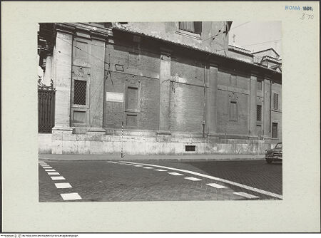 Vorderseite von Fototeca dell'Unione Internazionale presso l'American Academy in Rome [https://www.deutsche-digitale-bibliothek.de/content/lizenzen/rv-ez/] Sant'Anna dei Palafrenieri - Rechte Flanke von der Via di Porta Angelica, bh219860_recto. Foto.