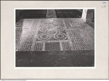 Vorderseite von Hutzel, Max [https://www.deutsche-digitale-bibliothek.de/content/lizenzen/rv-ez/] Fußboden des Presbyteriums - Teilansicht, bh220018_recto. Foto: Hutzel, Max.