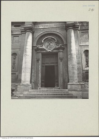 Vorderseite von Fototeca dell'Unione Internazionale presso l'American Academy in Rome [https://www.deutsche-digitale-bibliothek.de/content/lizenzen/rv-ez/] Sant'Anna dei Palafrenieri - Fassade, Hauptportal und Dreiviertelsäulene, bh220879_recto. Foto.
