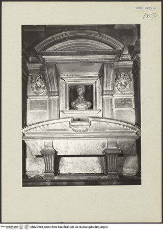 Vorderseite von ICCD [https://www.deutsche-digitale-bibliothek.de/content/lizenzen/rv-ez/] Grabmal von Cecchino Bracci - Gesamtaufnahme, bh220932_recto. Foto.