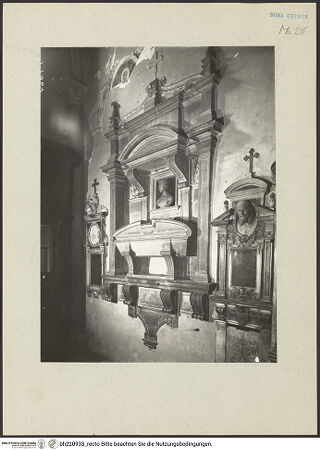 Vorderseite von ICCD [https://www.deutsche-digitale-bibliothek.de/content/lizenzen/rv-ez/] Grabmal von Cecchino Bracci - Gesamtaufnahme von rechts, bh220933_recto. Foto.