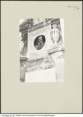 Vorderseite von ICCD [https://www.deutsche-digitale-bibliothek.de/content/lizenzen/rv-ez/] Grabmonument von Kardinal Alessandro CrivelliOvalbild mit dem Porträt von Kardinal Alessandro Crivelli - , bh220961_recto. Foto.