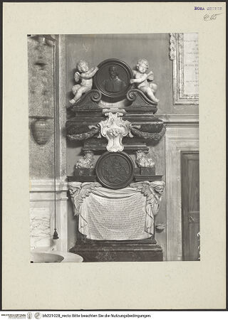 Vorderseite von ICCD [https://www.deutsche-digitale-bibliothek.de/content/lizenzen/rv-ez/] Grabmal für Lucas Holste (Holstenius) aus Hamburg, gest. 1661 - Gesamtansicht, bh221028_recto. Foto.