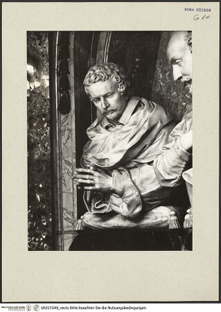 Vorderseite von ICCD [https://www.deutsche-digitale-bibliothek.de/content/lizenzen/rv-ez/] Grabmal Giovanni Savenier (Algardi) und Gualtiero Gualtieri (Ferrata) - Detail: Giovanni Savenier, von rechts, bh221045_recto. Foto.