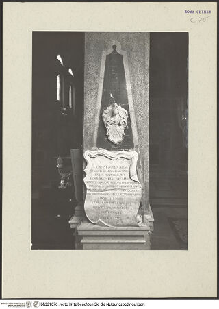 Vorderseite von ICCD [https://www.deutsche-digitale-bibliothek.de/content/lizenzen/rv-ez/] Epitaph für Johannes Nolen (gest. 1726) - Gesamtansicht, bh221076_recto. Foto.