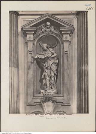 Vorderseite von Alinari [https://www.deutsche-digitale-bibliothek.de/content/lizenzen/rv-ez/] Verehrung - Frontalansicht, bh221127_recto. Foto.