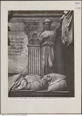 Vorderseite von Alinari [https://www.deutsche-digitale-bibliothek.de/content/lizenzen/rv-ez/] Grabmal des Kardinals Rinaldo Brancaccio (gest. 1427)Kardinal Rinaldo Brancaccio und Engel - Detail: Liegefigur und Engel rechts, bh221130_recto. Foto.