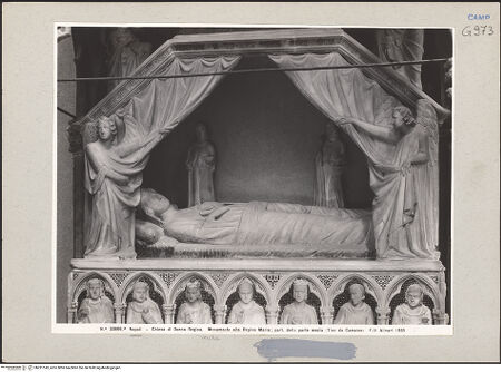 Vorderseite von Alinari [https://www.deutsche-digitale-bibliothek.de/content/lizenzen/rv-ez/] Grabmal der Königin Maria von Ungarn - Gesamtansicht, bh221143_recto. Foto.