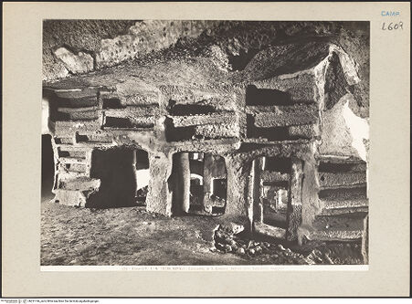 Vorderseite von Alinari [https://www.deutsche-digitale-bibliothek.de/content/lizenzen/rv-ez/] Catacombe di San GennaroCatacomba Inferiore - Ansicht, bh221146_recto. Foto.