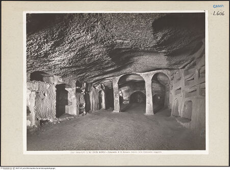 Vorderseite von Alinari [https://www.deutsche-digitale-bibliothek.de/content/lizenzen/rv-ez/] Catacombe di San GennaroCatacomba Superiore - Mittlere Wand, bh221147_recto. Foto.