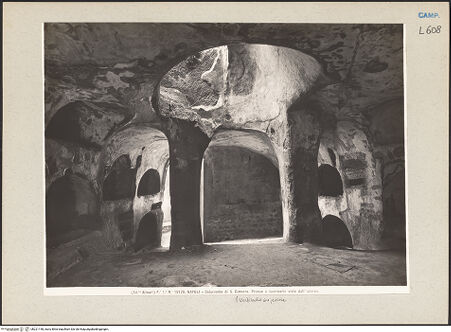 Vorderseite von Alinari [https://www.deutsche-digitale-bibliothek.de/content/lizenzen/rv-ez/] Catacombe di San GennaroVestibolo Superiore - Ansicht von innen, bh221148_recto. Foto.
