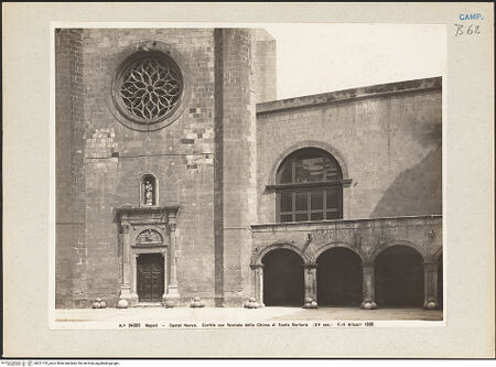 Vorderseite von Alinari [https://www.deutsche-digitale-bibliothek.de/content/lizenzen/rv-ez/] Castel NuovoCappella Palatina - Fassade, bh221152_recto. Foto.