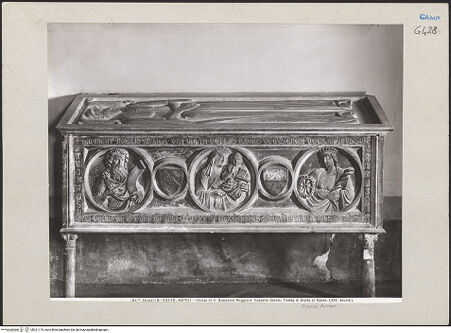 Vorderseite von Alinari [https://www.deutsche-digitale-bibliothek.de/content/lizenzen/rv-ez/] Grabmal der Dialta Firrao (Dialta de filiis Raonis, gest. 1338) - Sarkophag, Frontalansicht, bh221175_recto. Foto.