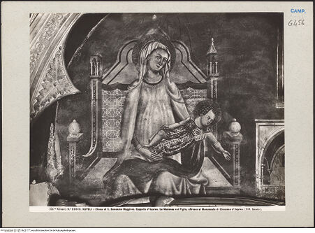 Vorderseite von Alinari [https://www.deutsche-digitale-bibliothek.de/content/lizenzen/rv-ez/] Madonna (am Grabmal der Giovanna d'Aquino) - Gesamtansicht, bh221177_recto. Foto.