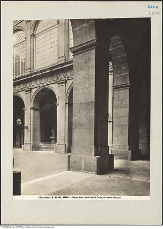 Vorderseite von Alinari [https://www.deutsche-digitale-bibliothek.de/content/lizenzen/rv-ez/] Palazzo Reale - Detail, bh221282_recto. Foto.