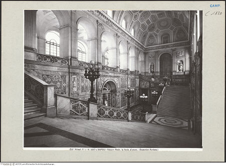 Vorderseite von Alinari [https://www.deutsche-digitale-bibliothek.de/content/lizenzen/rv-ez/] Palazzo RealeScalone d'onore - Teilansicht, bh221291_recto. Foto.