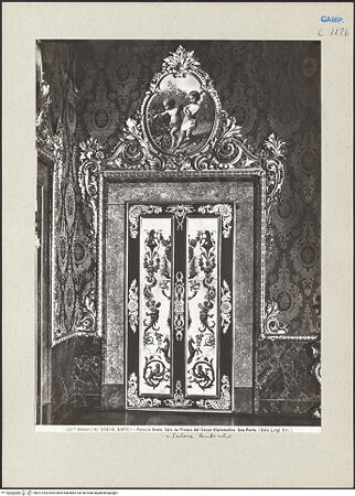 Vorderseite von Alinari [https://www.deutsche-digitale-bibliothek.de/content/lizenzen/rv-ez/] Palazzo RealeSala del Corpo Diplomatico - Tür, bh221294_recto. Foto.