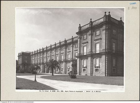 Vorderseite von Alinari [https://www.deutsche-digitale-bibliothek.de/content/lizenzen/rv-ez/] Palazzo Reale di CapodimonteNordöstliche Fassade - Seitenansicht, bh221313_recto. Foto.