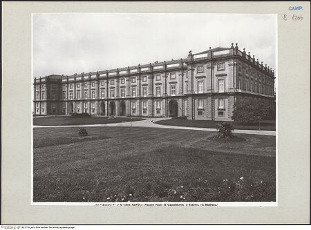 Vorderseite von Alinari [https://www.deutsche-digitale-bibliothek.de/content/lizenzen/rv-ez/] Palazzo Reale di CapodimonteNordöstliche Fassade - Gesamtansicht, bh221314_recto. Foto.