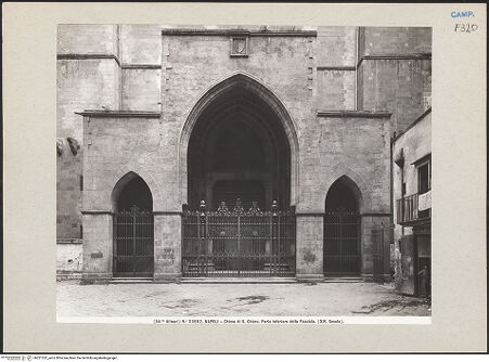 Vorderseite von Alinari [https://www.deutsche-digitale-bibliothek.de/content/lizenzen/rv-ez/] Santa ChiaraHauptfassade (Nordwesten) - Gesamtansicht, bh221332_recto. Foto.