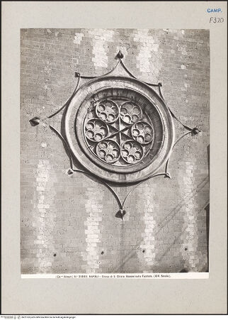 Vorderseite von Alinari [https://www.deutsche-digitale-bibliothek.de/content/lizenzen/rv-ez/] Santa ChiaraHauptfassade (Nordwesten) - Gesamtansicht, bh221333_recto. Foto.