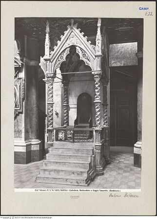 Vorderseite von Alinari [https://www.deutsche-digitale-bibliothek.de/content/lizenzen/rv-ez/] Kathedra - Seitenansicht von rechts, bh221377_recto. Foto.