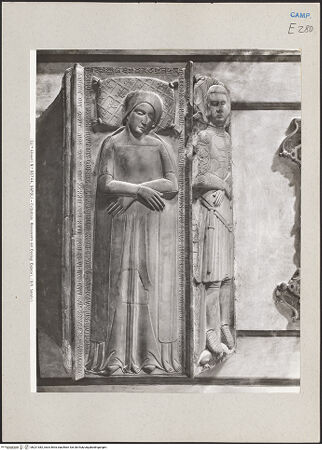 Vorderseite von Alinari [https://www.deutsche-digitale-bibliothek.de/content/lizenzen/rv-ez/] Grabmal des Enrico Capece (gest. 1343) und Berdella Piscicelli (gest. 1360) - Gesamtansicht, bh221382_recto. Foto.