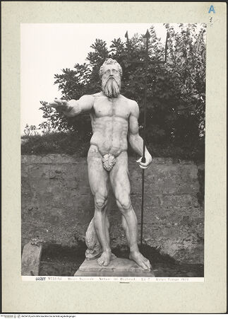 Vorderseite von Alinari [https://www.deutsche-digitale-bibliothek.de/content/lizenzen/rv-ez/] Neptun vom Neptunbrunnen - Frontalansicht, bh224129_recto. Foto.