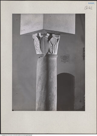 Vorderseite von ICCD [https://www.deutsche-digitale-bibliothek.de/content/lizenzen/rv-ez/] KapitelleMittelschiff, Arkade, Kapitell - Gesamtansicht, bh224527_recto. Foto.