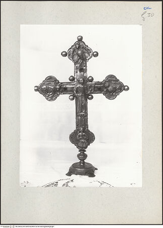 Vorderseite von ICCD [https://www.deutsche-digitale-bibliothek.de/content/lizenzen/rv-fz/] Reliquienkreuz - Rückseite, Gesamtansicht, bh224684_recto. Foto.