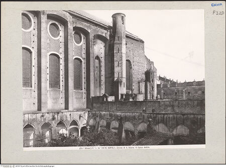 Vorderseite von Alinari [https://www.deutsche-digitale-bibliothek.de/content/lizenzen/rv-ez/] Santa Chiara - Rechte Flanke von Nordwesten und kleiner Kreuzgang (Teilansicht), bh224774_recto. Foto.