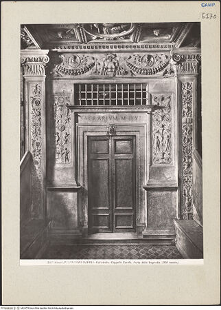 Vorderseite von Alinari [https://www.deutsche-digitale-bibliothek.de/content/lizenzen/rv-ez/] DuomoSuccorpo, Confessione di San Gennaro (Cappella Carafa) - Wandabschnitt mit Portal zur Sakristei, bh224790_recto. Foto.