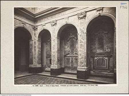 Vorderseite von Alinari [https://www.deutsche-digitale-bibliothek.de/content/lizenzen/rv-ez/] Santa Maria Donnaregina Vecchia - Östlicher Flügel, bh224851_recto. Foto.