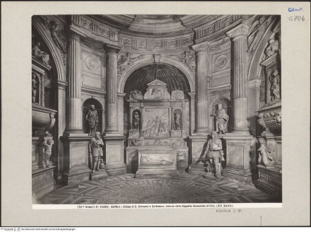 Vorderseite von Alinari [https://www.deutsche-digitale-bibliothek.de/content/lizenzen/rv-ez/] San Giovanni a CarbonaraCappella Caracciolo di Vico - Ansicht nach dem Altar, bh224894_recto. Foto.