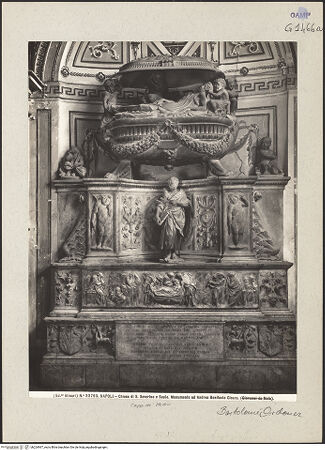 Vorderseite von Alinari [https://www.deutsche-digitale-bibliothek.de/content/lizenzen/rv-ez/] Grabmal des Andrea Bonifacio - Gesamtansicht, bh224967_recto. Foto.