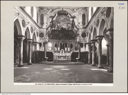 Vorderseite von Alinari [https://www.deutsche-digitale-bibliothek.de/content/lizenzen/rv-ez/] DuomoSanta Restituta - Innenansicht (Richtung Apsis), bh224990_recto. Foto.