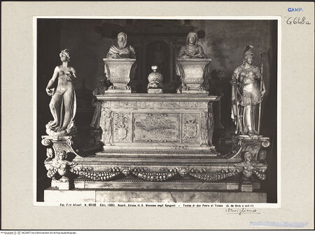 Vorderseite von Alinari [https://www.deutsche-digitale-bibliothek.de/content/lizenzen/rv-ez/] Grabmal des Vizekönigs Don Pedro di Toledo (gest. 1553) und seiner Gemahlin Maria Ossorio Pimentel - Frontalansicht, bh225007_recto. Foto.