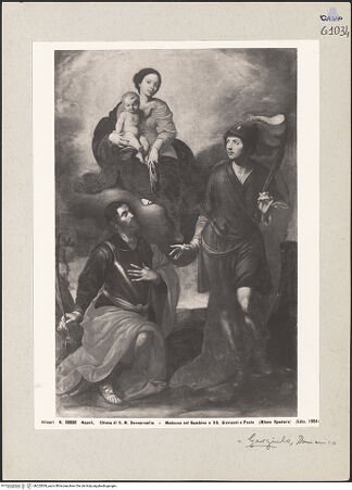 Vorderseite von Alinari [https://www.deutsche-digitale-bibliothek.de/content/lizenzen/rv-ez/] Madonna mit den heiligen Johannes dem Evangelisten und Paulus - Gesamtansicht, bh225009_recto. Foto.