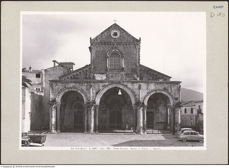 Vorderseite von Alinari [https://www.deutsche-digitale-bibliothek.de/content/lizenzen/rv-ez/] DuomoNordwestfassade - Gesamtansicht, bh225028_recto. Foto.