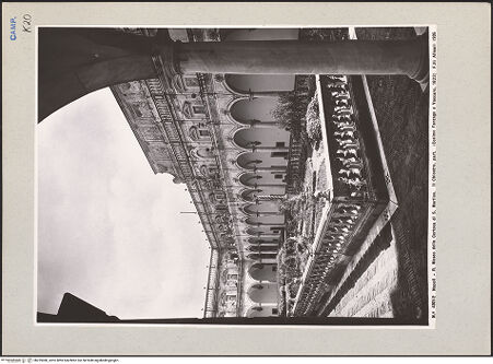 Vorderseite von Alinari [https://www.deutsche-digitale-bibliothek.de/content/lizenzen/rv-ez/] Certosa di San MartinoChiostro Grande - Ansicht von Nordwesten, bh225080_recto. Foto.