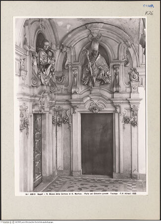 Vorderseite von Alinari [https://www.deutsche-digitale-bibliothek.de/content/lizenzen/rv-ez/] Certosa di San MartinoChiostro Grande - Türen der südwestlichen Ecke, bh225081_recto. Foto.