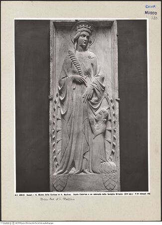 Vorderseite von Alinari [https://www.deutsche-digitale-bibliothek.de/content/lizenzen/rv-ez/] Heilige Katharina von Alexandria und Caterina di Bivania als Stifterin (ex voto?) - Gesamtansicht, bh225090_recto. Foto.