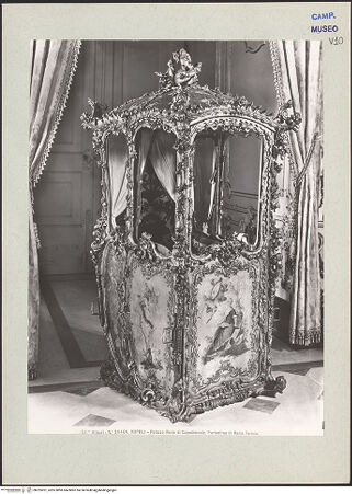 Vorderseite von Alinari [https://www.deutsche-digitale-bibliothek.de/content/lizenzen/rv-ez/] Sänfte der Maria Theresia von Österreich - Gesamtansicht, bh225201_recto. Foto.