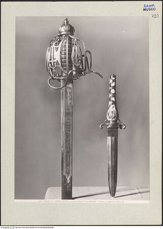 Vorderseite von Alinari [https://www.deutsche-digitale-bibliothek.de/content/lizenzen/rv-ez/] Säbel und Dolch des Königs Karl III. von Spanien - Detail, bh225202_recto. Foto.