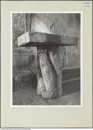 Vorderseite von Foto Marburg [https://www.deutsche-digitale-bibliothek.de/content/lizenzen/rv-ez/] Nebenaltar mit einem spiralförmig gedrehten Säulenschaft - , bh225262_recto. Foto: Hutzel, Max.